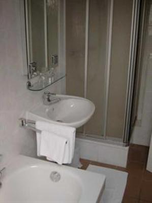 фото отеля Hotel Cafe Kinnel Mühlheim am Main