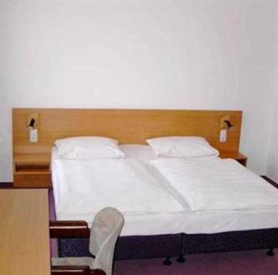 фото отеля Hotel Cafe Kinnel Mühlheim am Main
