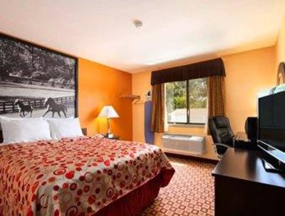 фото отеля Super 8 Bowling Green South