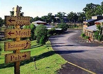 фото отеля Outback Roadhouse Motel and Suites