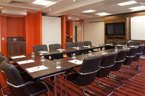 фото отеля Holiday Inn Express Slough