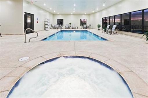фото отеля Holiday Inn Express Hotel & Suites Brownfield