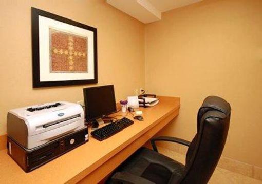 фото отеля Sleep Inn & Suites East Chase