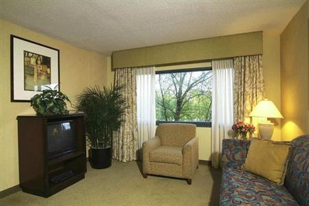 фото отеля Embassy Suites Hotel Charlotte