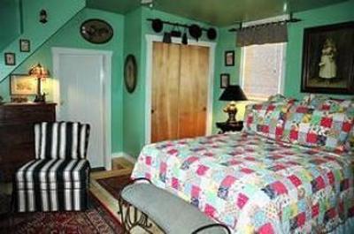 фото отеля Red Elephant Inn Bed & Breakfast