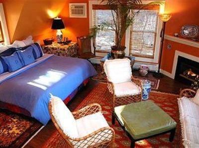 фото отеля Red Elephant Inn Bed & Breakfast