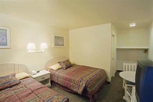 фото отеля Americas Best Value Inn Columbia (Missouri)