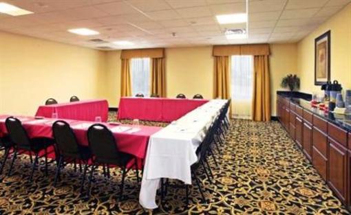 фото отеля Holiday Inn Express Hotel & Suites Clarksville