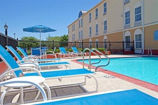 фото отеля Holiday Inn Express Hotel & Suites Columbus (Texas)
