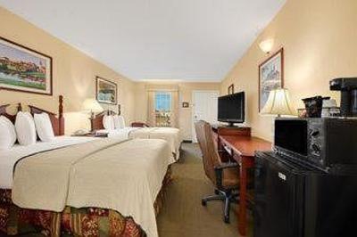 фото отеля Baymont Inn & Suites Warner Robins