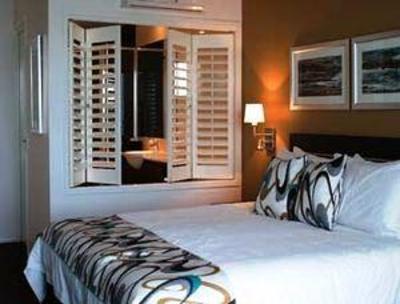 фото отеля Riverside Suites