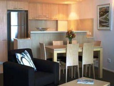 фото отеля Riverside Suites
