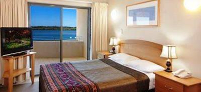 фото отеля Riverside Suites