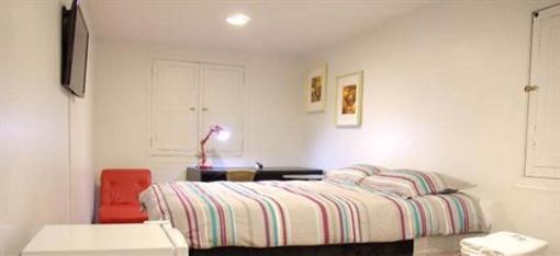фото отеля F1 Hostel