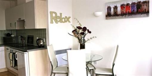фото отеля Cranbrook House Serviced Apartments