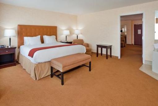 фото отеля Holiday Inn Express Lawrence