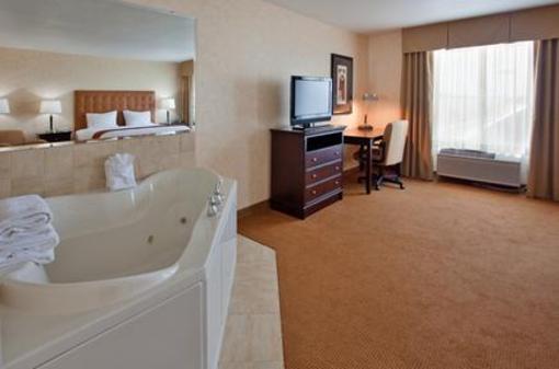 фото отеля Holiday Inn Express Lawrence