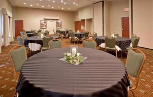 фото отеля Holiday Inn Express Lawrence