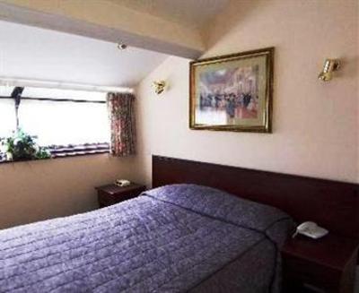 фото отеля Pincents Manor Hotel