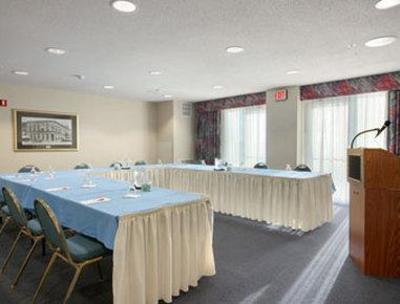 фото отеля Ramada Inn Geneva Lakefront