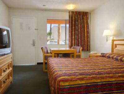фото отеля Super 8 Motel Los Angeles Downtown
