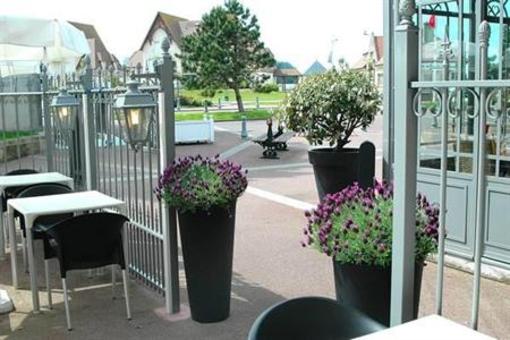 фото отеля Hotel La Pecherie Bernieres-sur-Mer