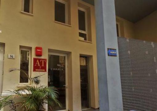 фото отеля Oasis Backpackers' Hostel Malaga