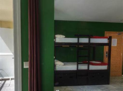 фото отеля Oasis Backpackers' Hostel Malaga