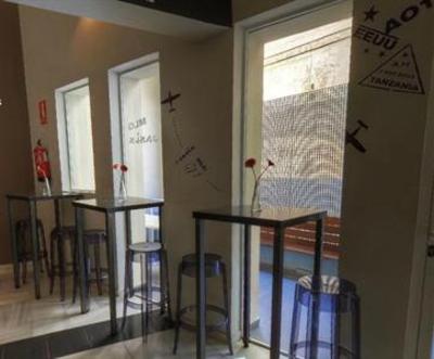 фото отеля Oasis Backpackers' Hostel Malaga