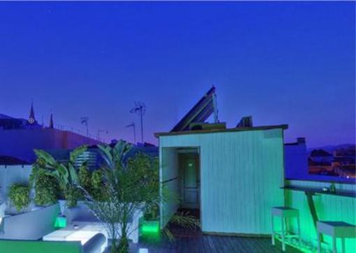 фото отеля Oasis Backpackers' Hostel Malaga