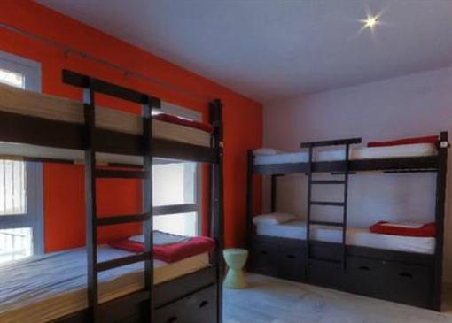 фото отеля Oasis Backpackers' Hostel Malaga
