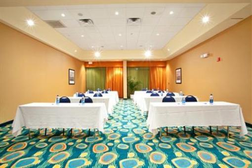 фото отеля Holiday Inn Express Hotel & Suites Virginia Beach