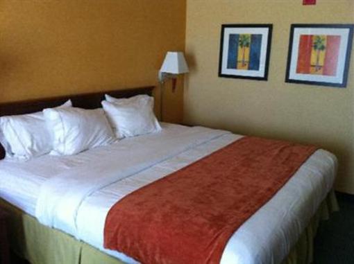 фото отеля Holiday Inn Express Hotel & Suites Virginia Beach
