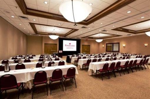 фото отеля Ramada Plaza Minneapolis