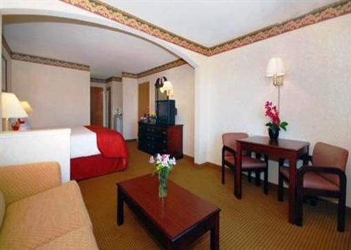 фото отеля Comfort Suites Savannah North Port Wentworth