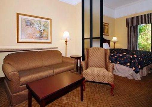фото отеля Comfort Suites Savannah North Port Wentworth