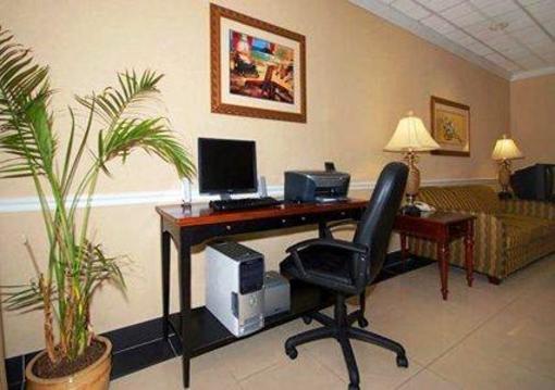 фото отеля Comfort Suites Savannah North Port Wentworth