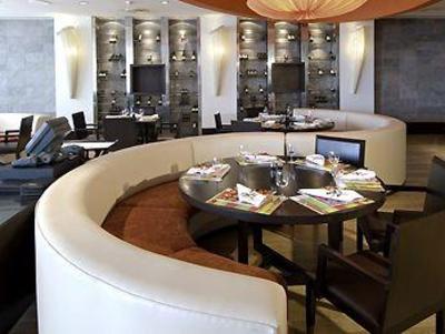 фото отеля Novotel Mumbai Juhu Beach