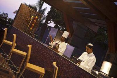 фото отеля Novotel Mumbai Juhu Beach
