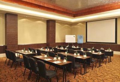 фото отеля Novotel Mumbai Juhu Beach
