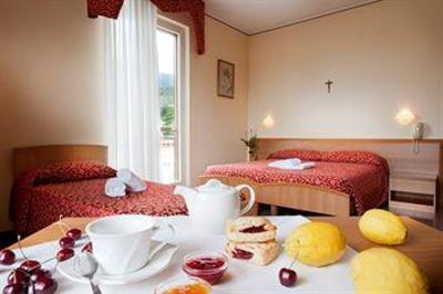 фото отеля Hotel Sorriso Toscolano-Maderno
