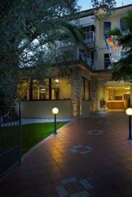 фото отеля Hotel Sorriso Toscolano-Maderno