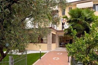 фото отеля Hotel Sorriso Toscolano-Maderno
