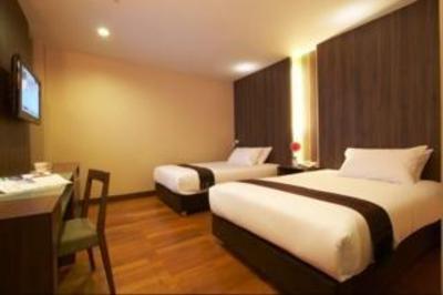 фото отеля Ballys Studio Suites Silom Bangkok