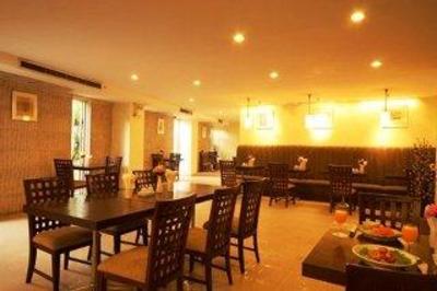 фото отеля Ballys Studio Suites Silom Bangkok
