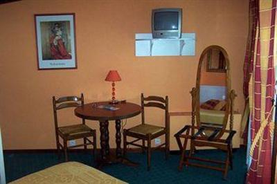фото отеля Hôtel Le Mas des Lilas Escolives-Sainte-Camille