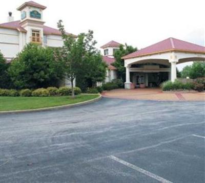 фото отеля La Quinta Inn & Suites Hotel St Louis Westport