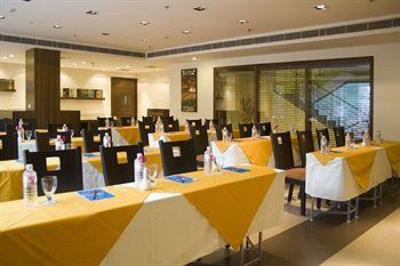 фото отеля Shervani Nehru Place