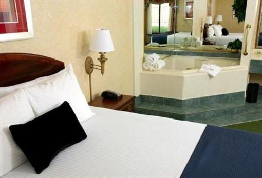 фото отеля Best Western InnSuites Hotel Albuquerque Airport
