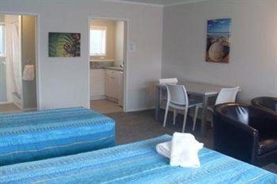 фото отеля Averill Court Motel